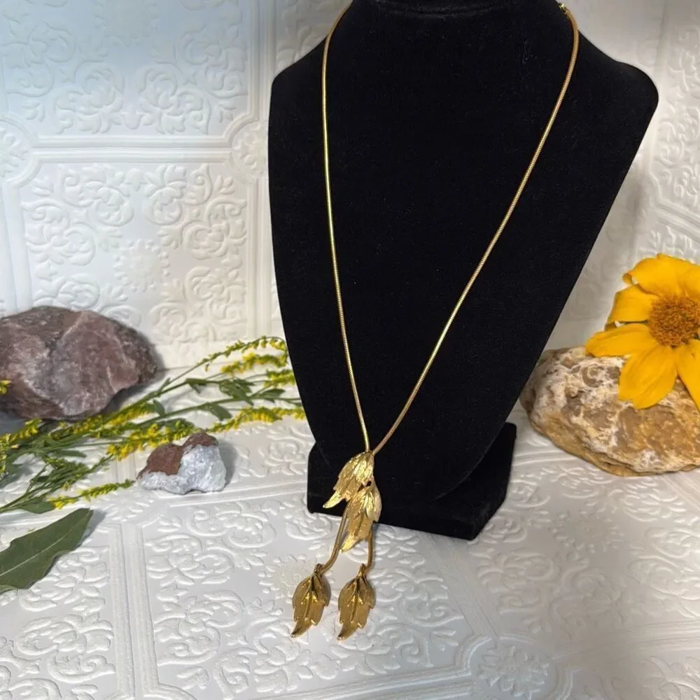 Vintage Gold Tone Y Drop Rope Chain Gold Brush‎ Leaf Pendant Bolo Style 16”- 19”